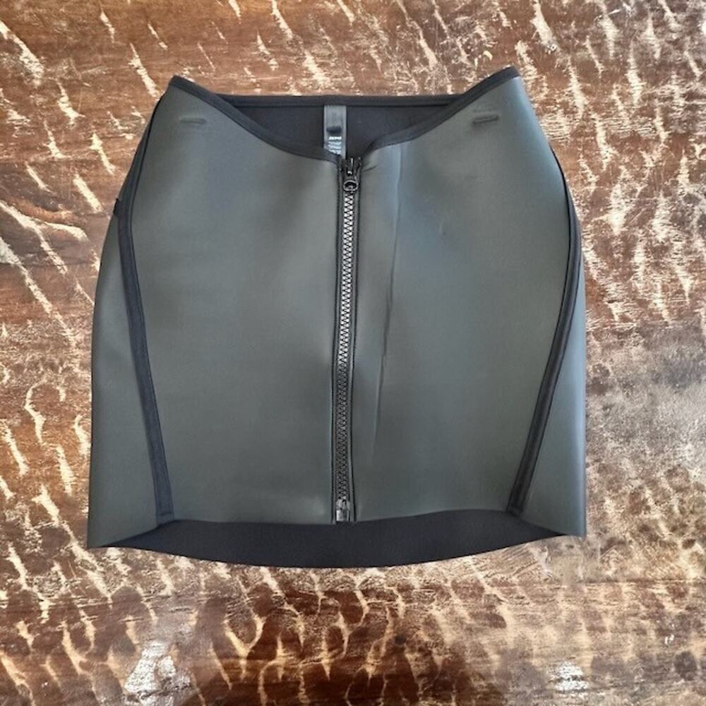 SKIMS Rubberized Scuba Swim Mini Skirt Black Small Zip Front Stretchy Sculpt